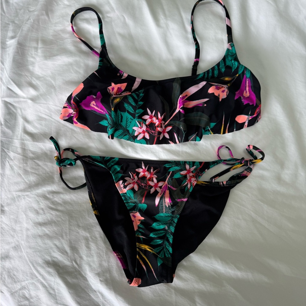 Floral Bikini Set Old Navy Top Small Bottom Medium